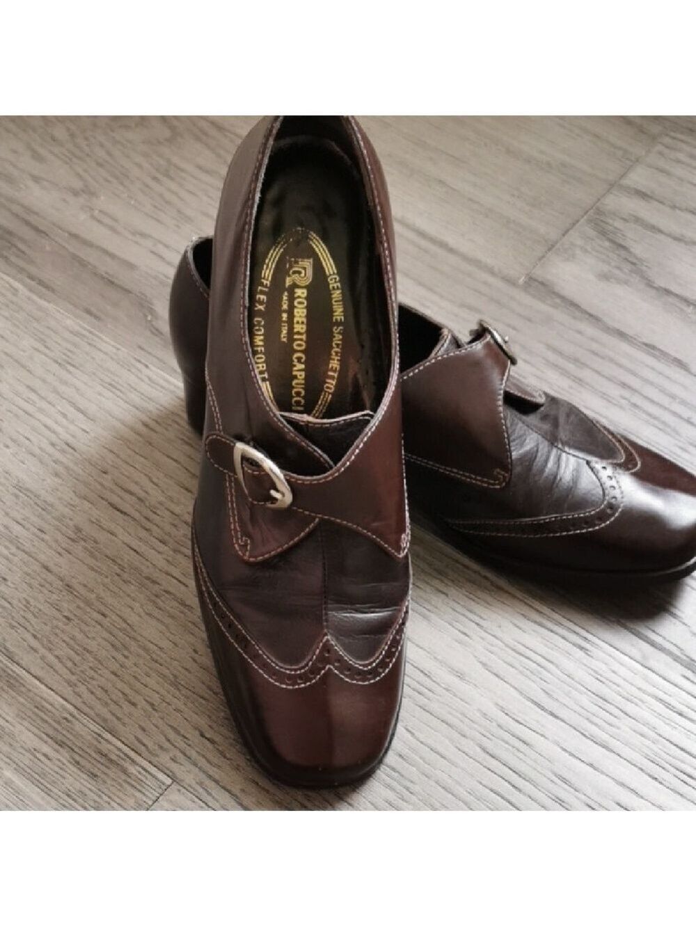 Vintage Womens Roberto Capucci Italian leather slip on loafers. Size 6.